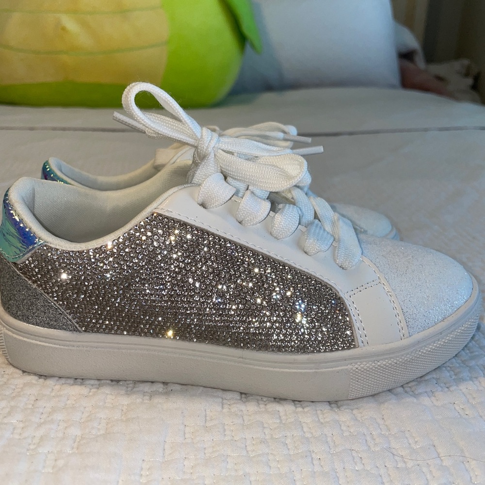 Steve Madden youth 13 sneakers fits like a 12.5